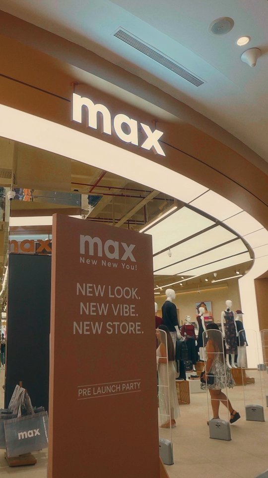 What happens when Max goes 11 10 You get a night like this bold fits, bright lights, and Bengaluru bringing its A ...