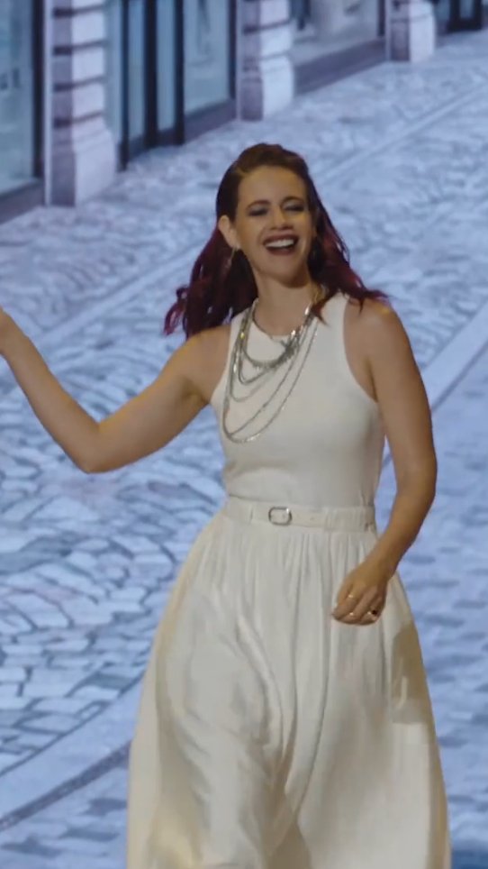 Hot off the ramp and is already giving us everything, the white chic dress, the accessories, the energy