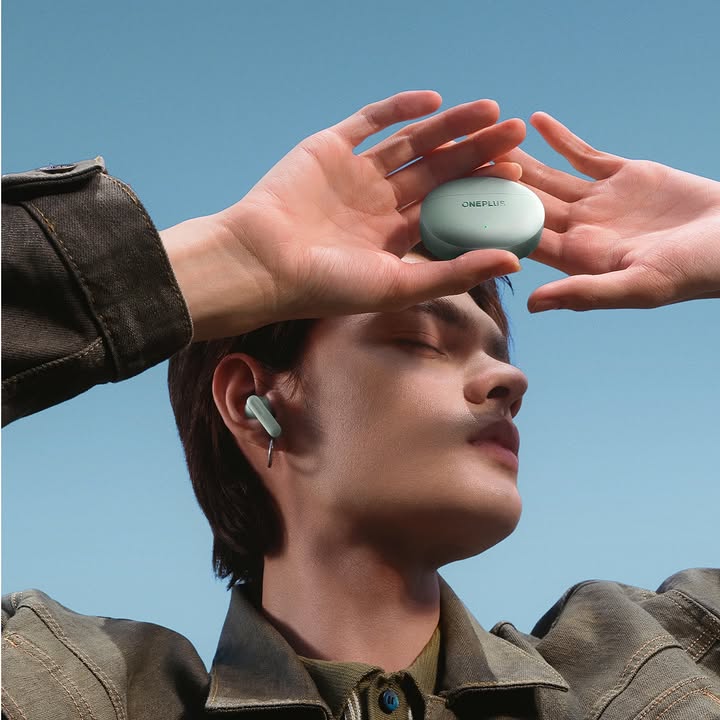 Silence the world with noise cancellation up to 55dB. OnePlusBuds4 Silence the world with noise cancellation up to 55dB. OnePlusBuds4