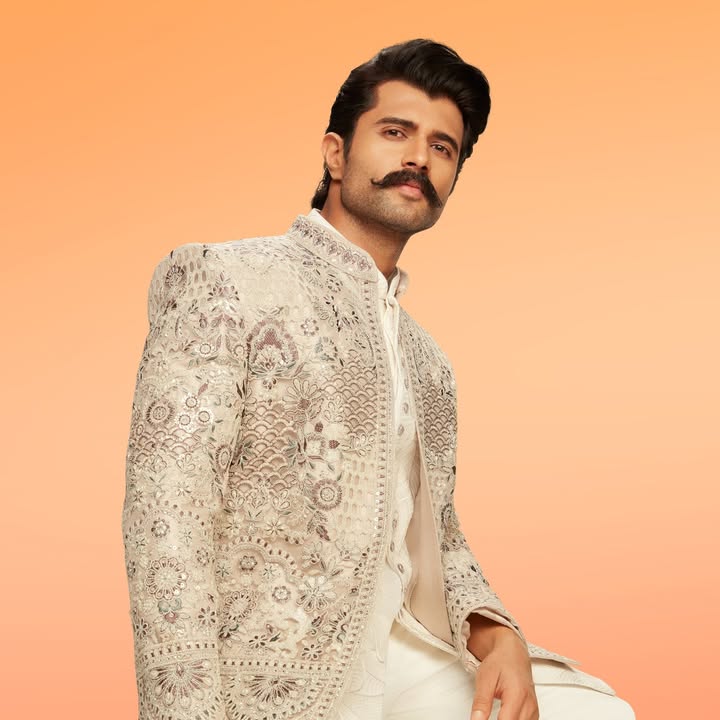 The beauty lies in the details. Every inch of this ivory Indo Western piece is crafted to leave a lasting impression