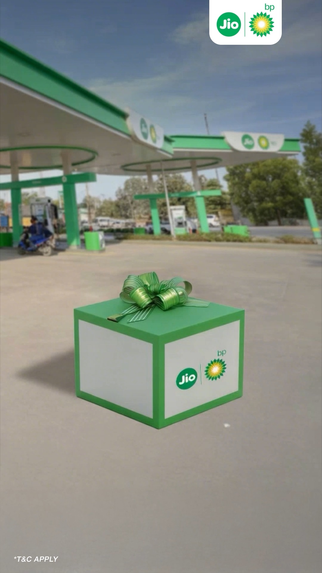 Here s your chance to unwrap a major reward. Visit Jio bp mobility station and get a chance to win a grand prize SUV