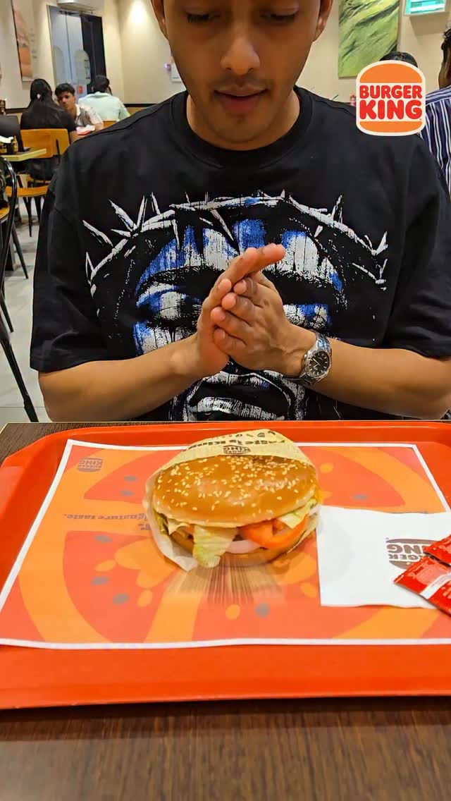 Make way for some delightful softness. Grab your Paneer Royale burger at a Burger King Restaurant near you. BurgerKing