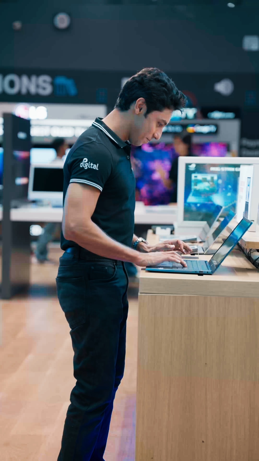 Upgrade to the latest laptops and bring home the LaunchpadToYourFuture with Reliance Digital Shop now and get the lowest E...