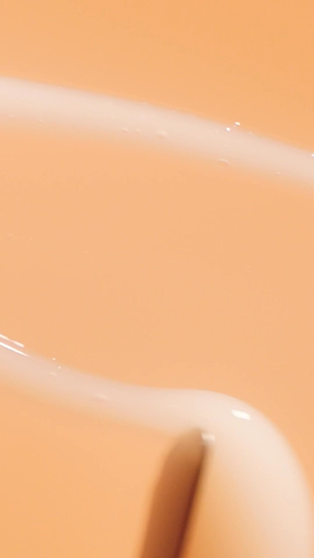 As the weather gets chillier and your skin starts feeling the change before your wardrobe does, reach for our Almond Milk Bo...