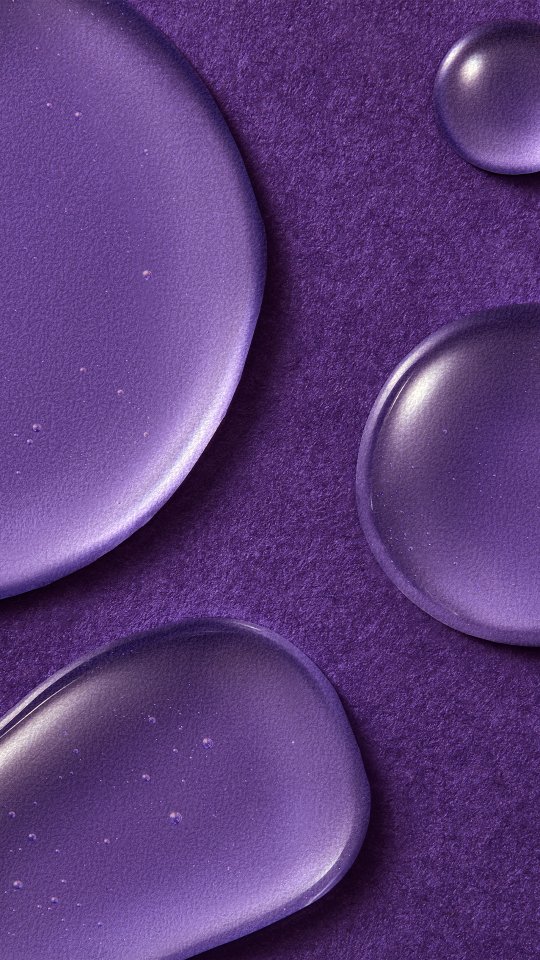 Melt in moisturizers, fresh droplets, velvety creams all wrapped in the iconic Dewberry. Own the 90s vibe