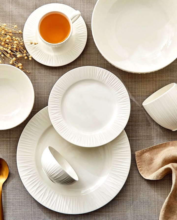 Its the little details that make every meal memorable. The Crockery Fest is live in store at Home Centre. Enjoy up to 50 off on everything you need to set the table beautifully. Homecentre HomecentreIndia CrockeryFest Crockery Tableware Serveware Its the little details that make every meal memorable. The Crockery Fest is live in store at Home Centre