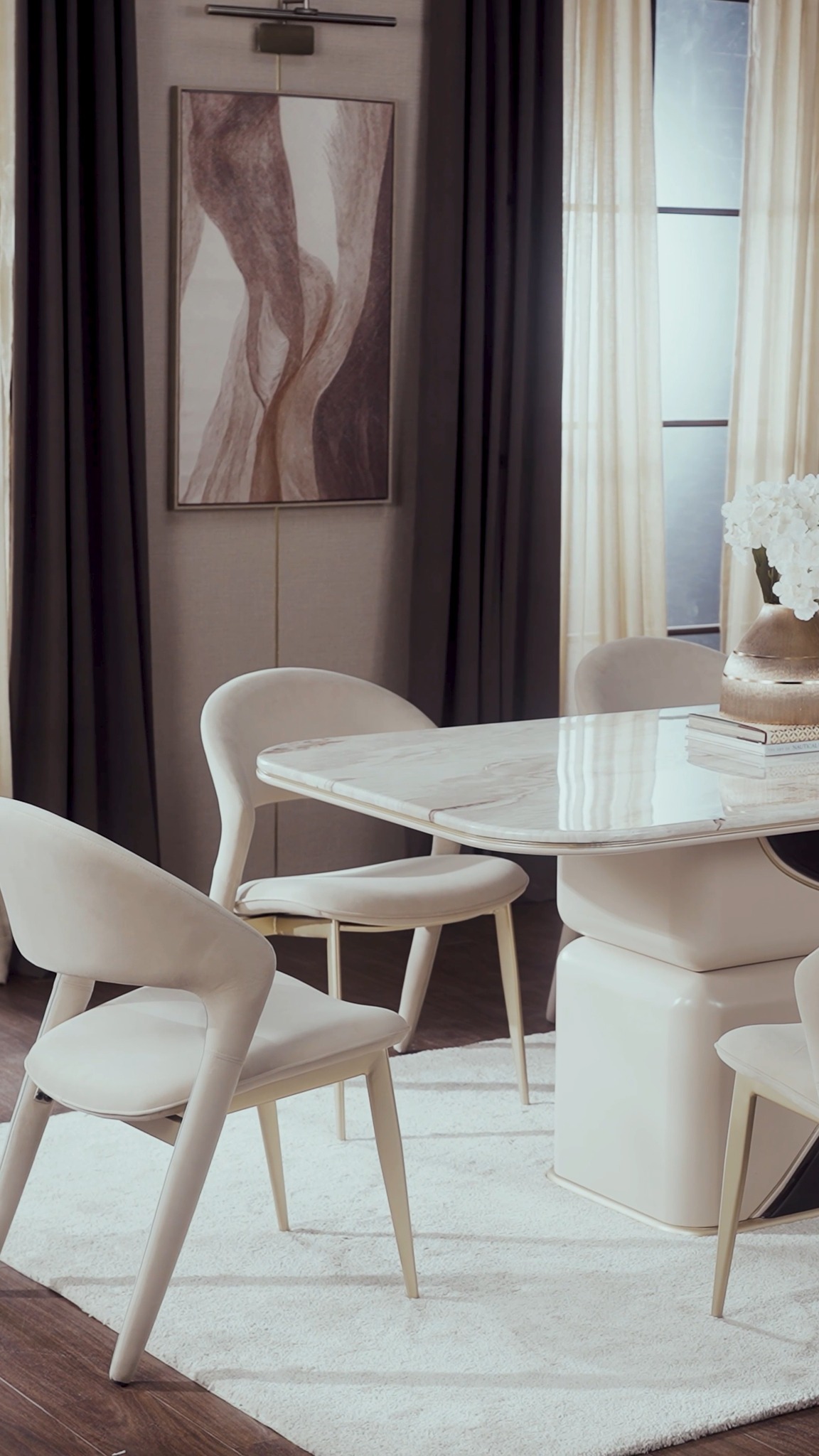 Set the table in festive elegance. Warm browns, luxe details, and a feast ready charm only at Home Centre Dining