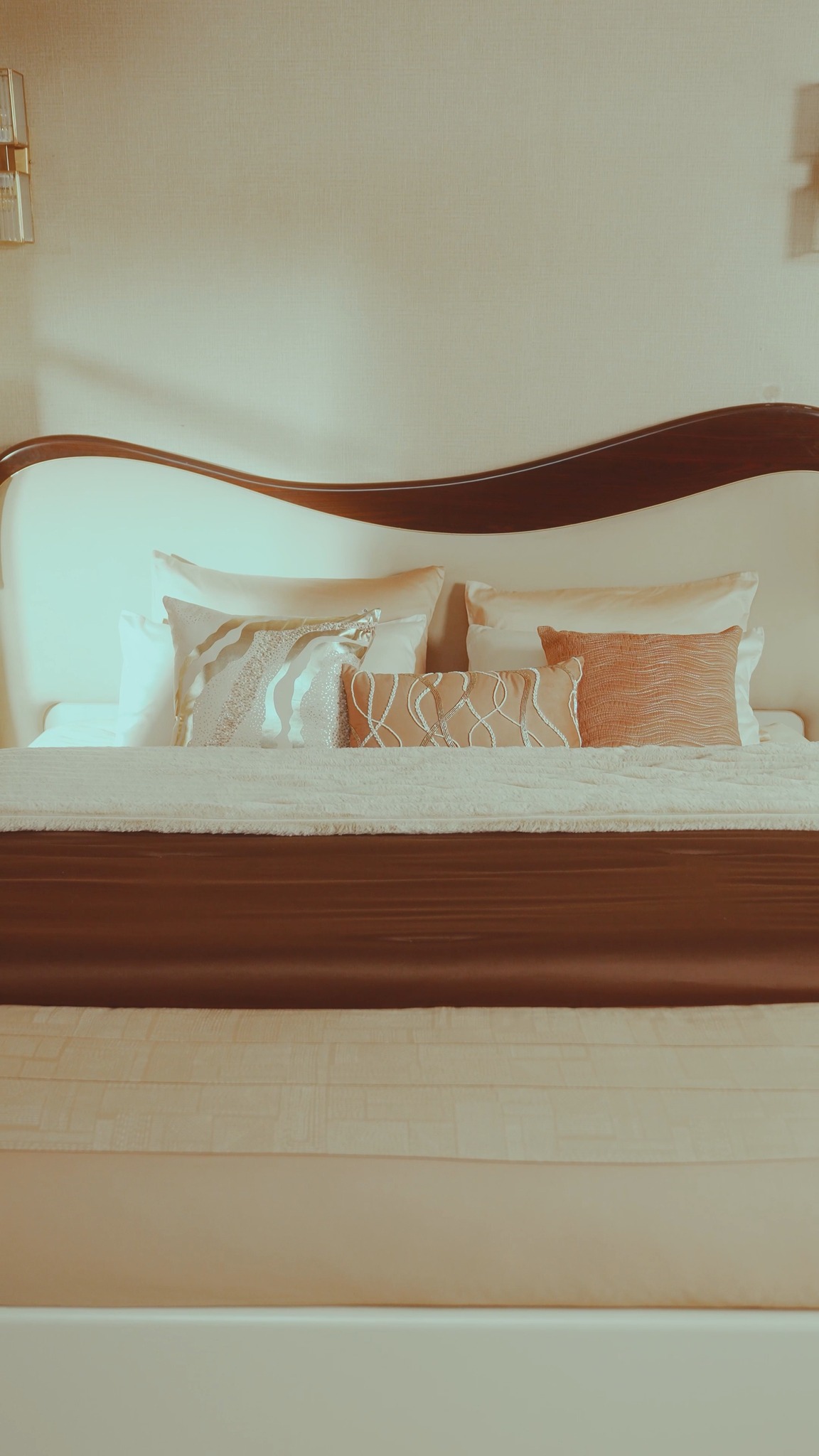 Discover elegance in every curve with the Monalisa Bed. Homecentre HomecentreIndia MonalisaBed Headboard