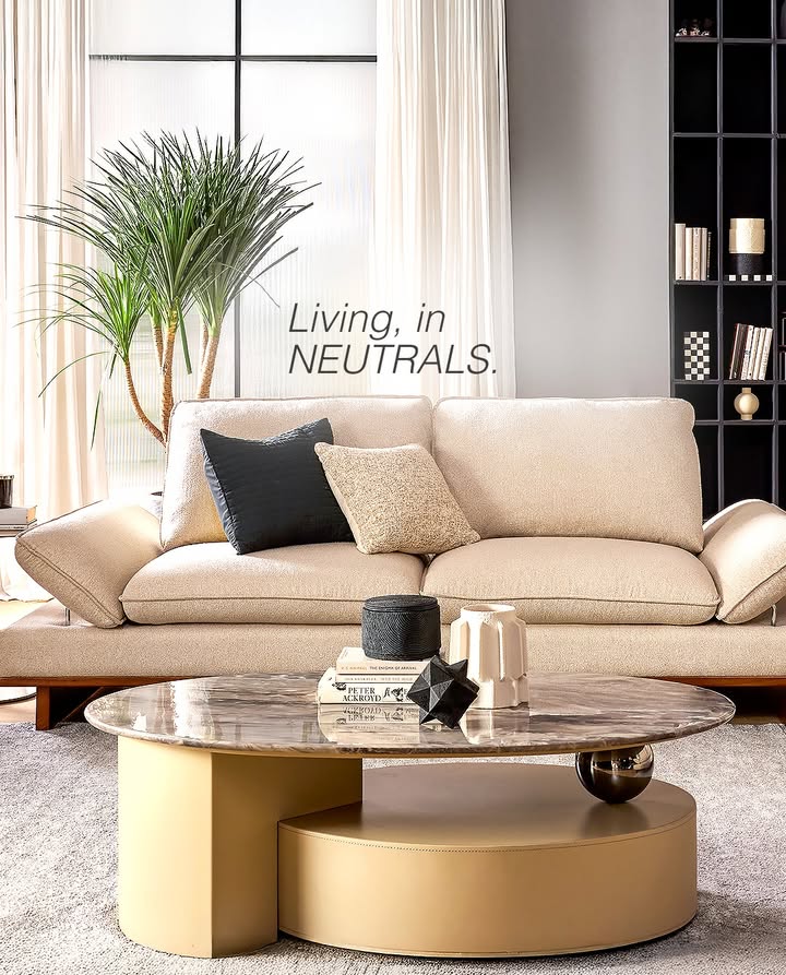 Elevate your living with shades and textures in contrast. Homecentre HomecentreIndia Textures Contrasts Living