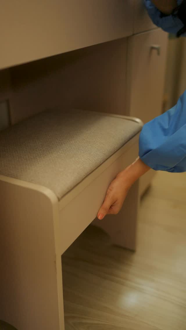 From deadlines to dressing up, all in one corner. Smart design that helps you Live Easy, all day long