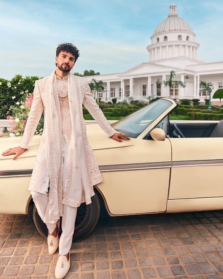 When elegance takes center stage, even the outfit feels touched with timeless grace. Buy regal wedding outfits on Manyavar