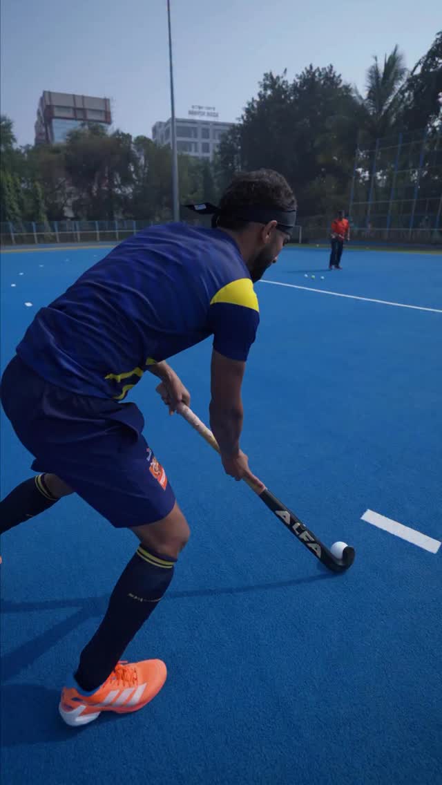 Eyes on HIL, hands on momos Witness the thrill of the Hockey India League with Wow Momo by your side wowmomo...