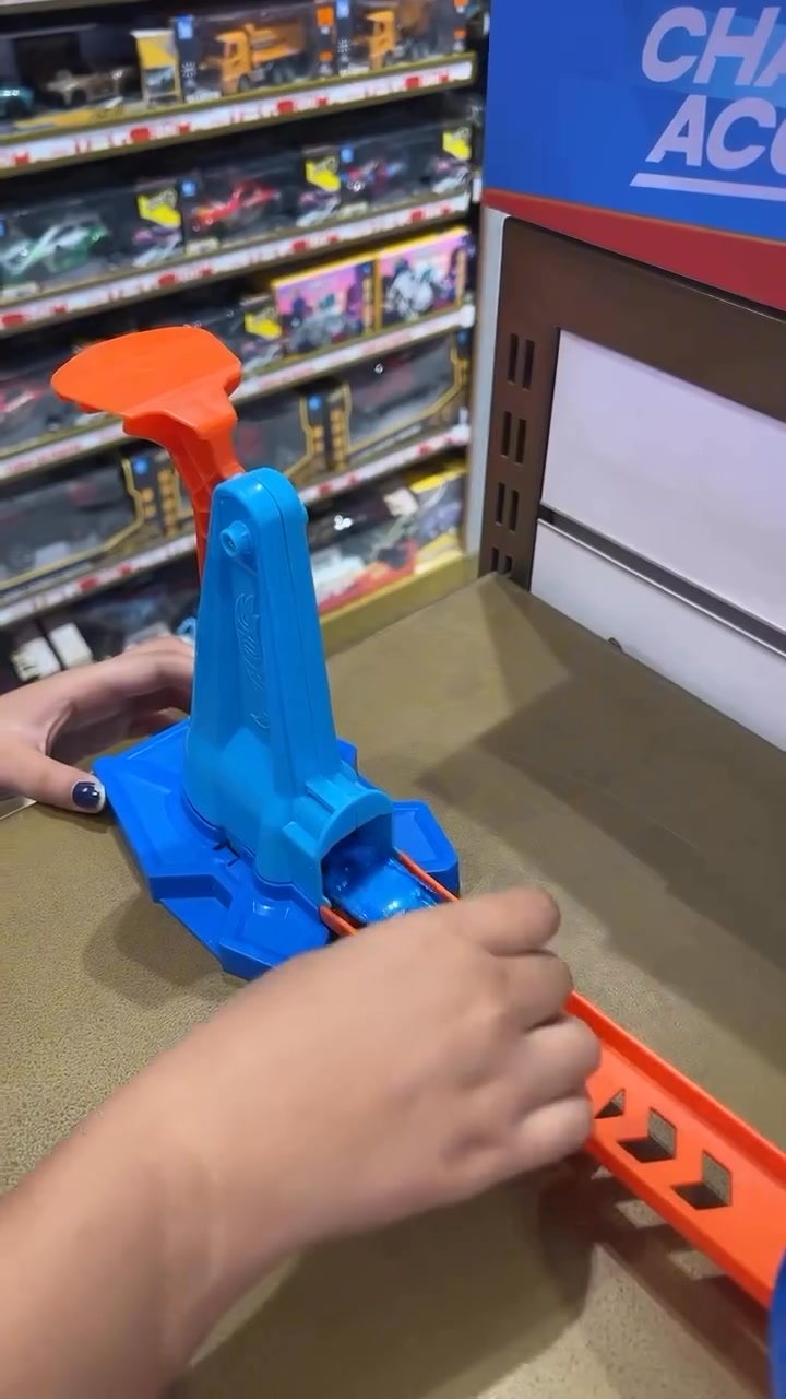 Start with the build, stay for the thrill This Hot Wheels set turns every setup into a high speed showdown where...
