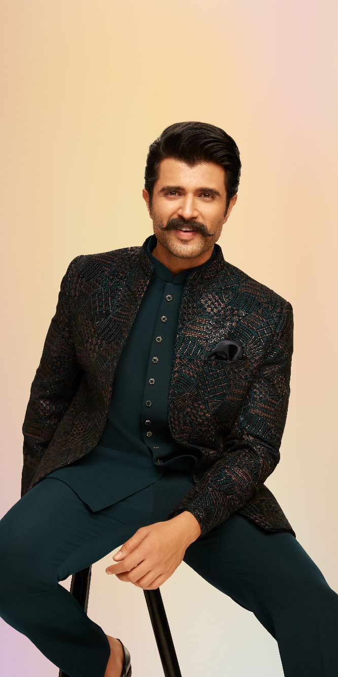 A sharp silhouette, a timeless colour, and just the right amount of detail