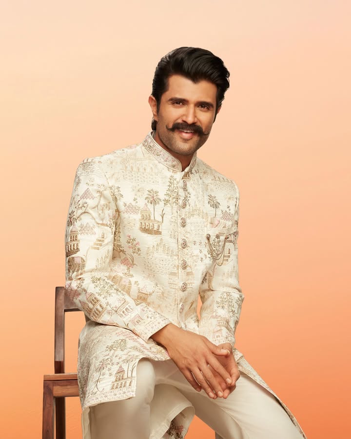 The kind of look that makes her heart melt and makes the cameras work overtime. Visit Manyavar