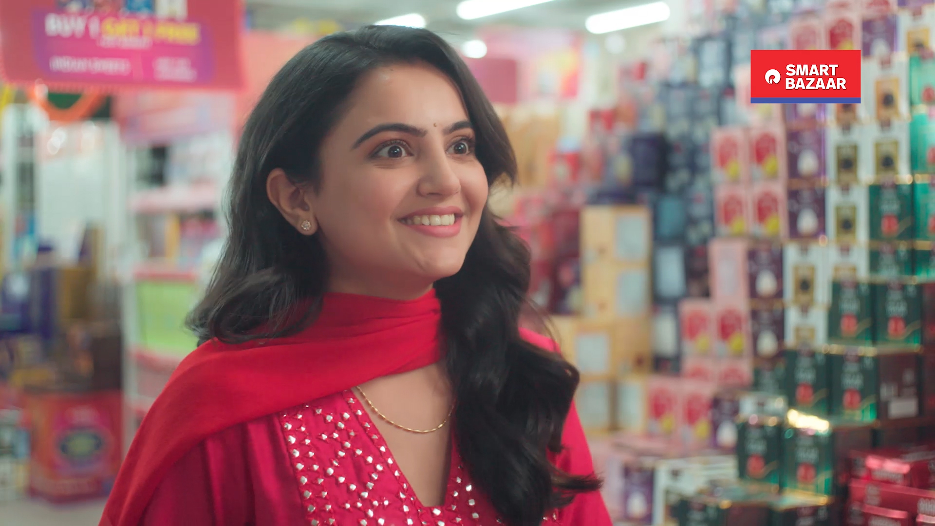 Is Diwali, ek dusre ko celebrate kar rahe hai SMART Bazaar ke SMART Parivaar