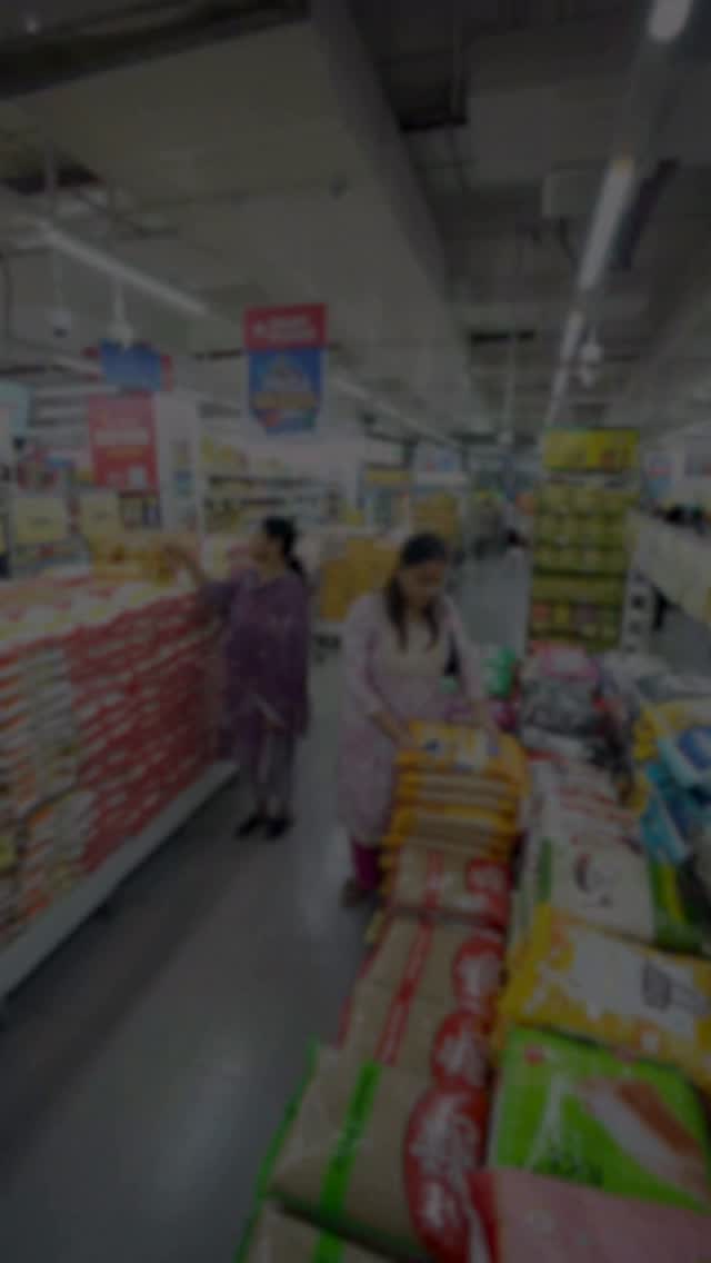 Aise offers ho toh shopping solo kyun Kisko saath laa rahe ho Tag them below