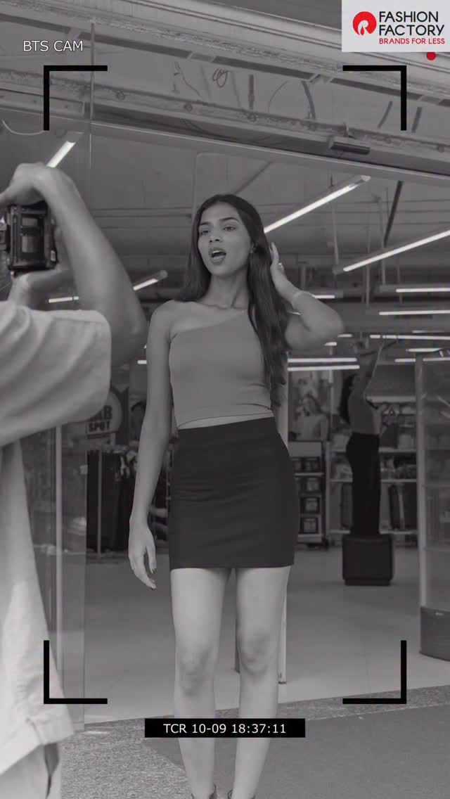 When drama leads to deals Turns out she just fell for FREE shopping Give a missed call on 9321992299...