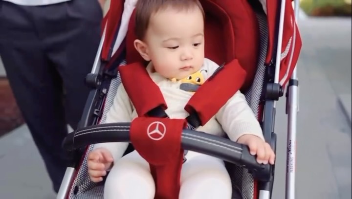 Introducing the Mercedes Benz Stroller Crafted with iconic design, premium comfort, and effortless functionality, its m...