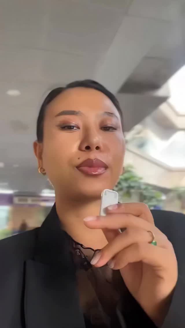 Our liquid highlighter looks good from every angle, and leiyamua is here to prove it Its light you cant look away from wit...