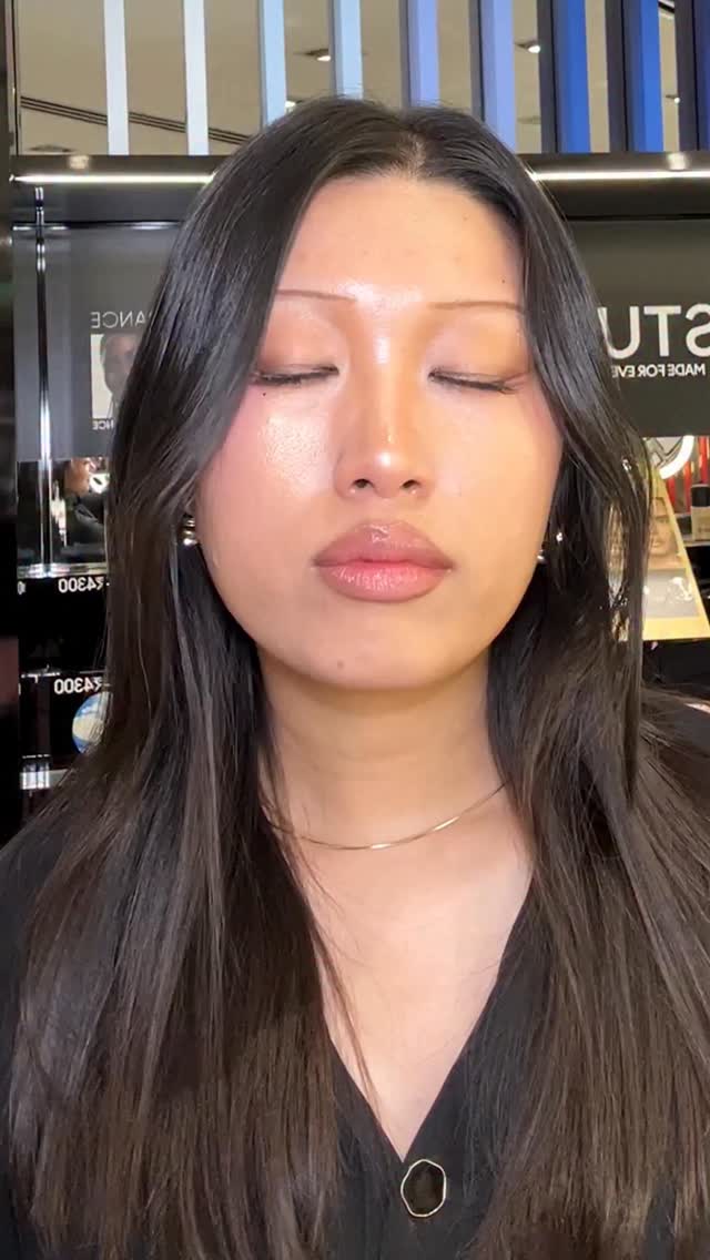 The only light I need is this one Seriously, this is bottled sunshine The way the Skinfinish Lightstruck melts into th...