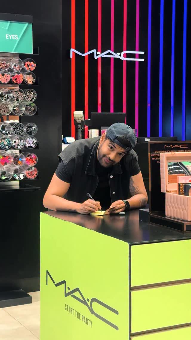 The Post its are out which means only one thing Black. Friday. Mode. Activated