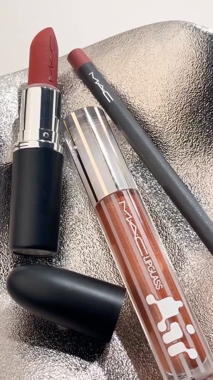 Grab the M.A.C Trending Tomorrow Lip Trio Nude gift set TODAY for an easy on the go nude lip combo 