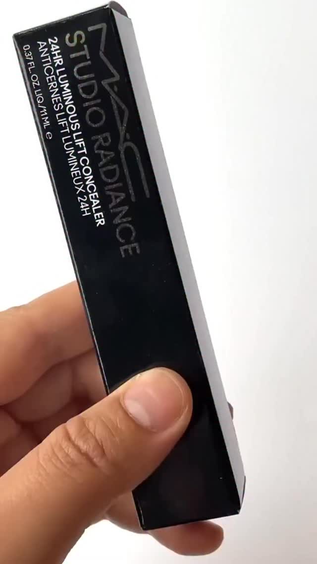 If your under eyes feel dry by lunch, youre using the wrong formula Packed with a serum rich base, this Studio Radianc...