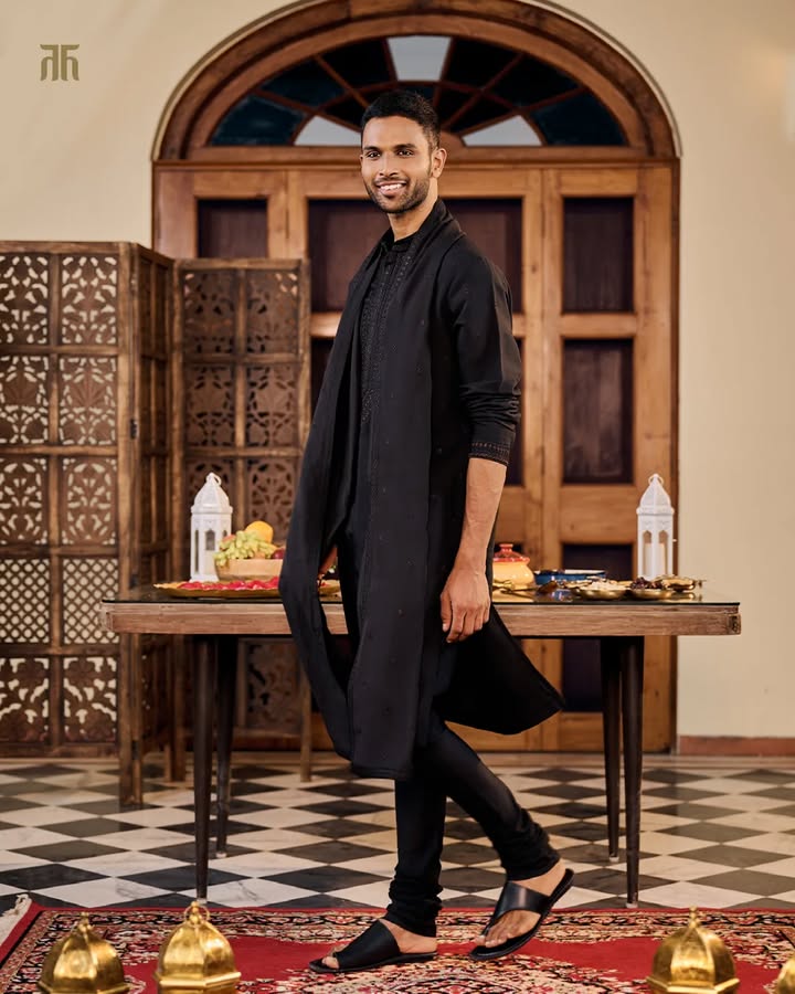 Elegance woven into every thread This Black Kurta from Tasva blends tradition with modern refinement, making it the perfect...