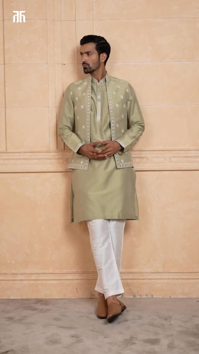 Soft hues meet sharp layers in a look that balances tradition and modernity