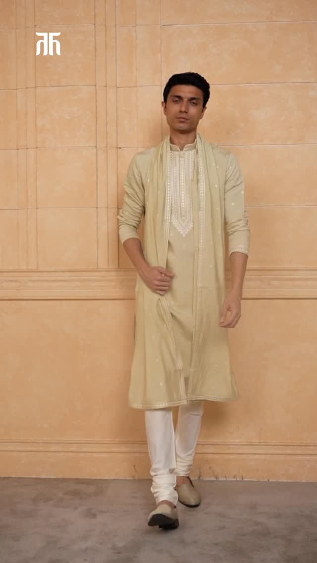 Ivory brings that effortless elegance to daytime rituals from a pooja at home to a sundrenched Mehendi