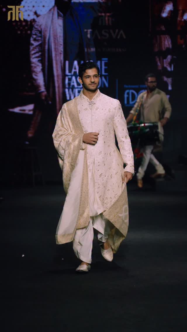 Cool, comfortable, and wedding ready, tarun kinra owned the Tasva runway with ease