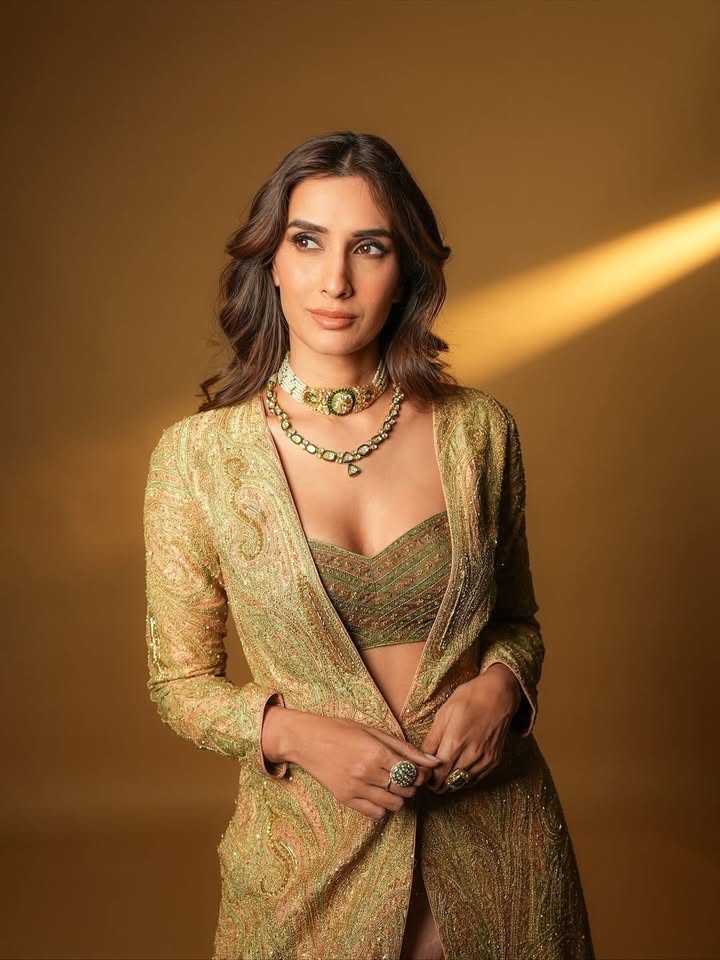 Pragya Kapoor pragyakapoor in the Imran coat and bustier ensemble from Ritu Kumar Couture