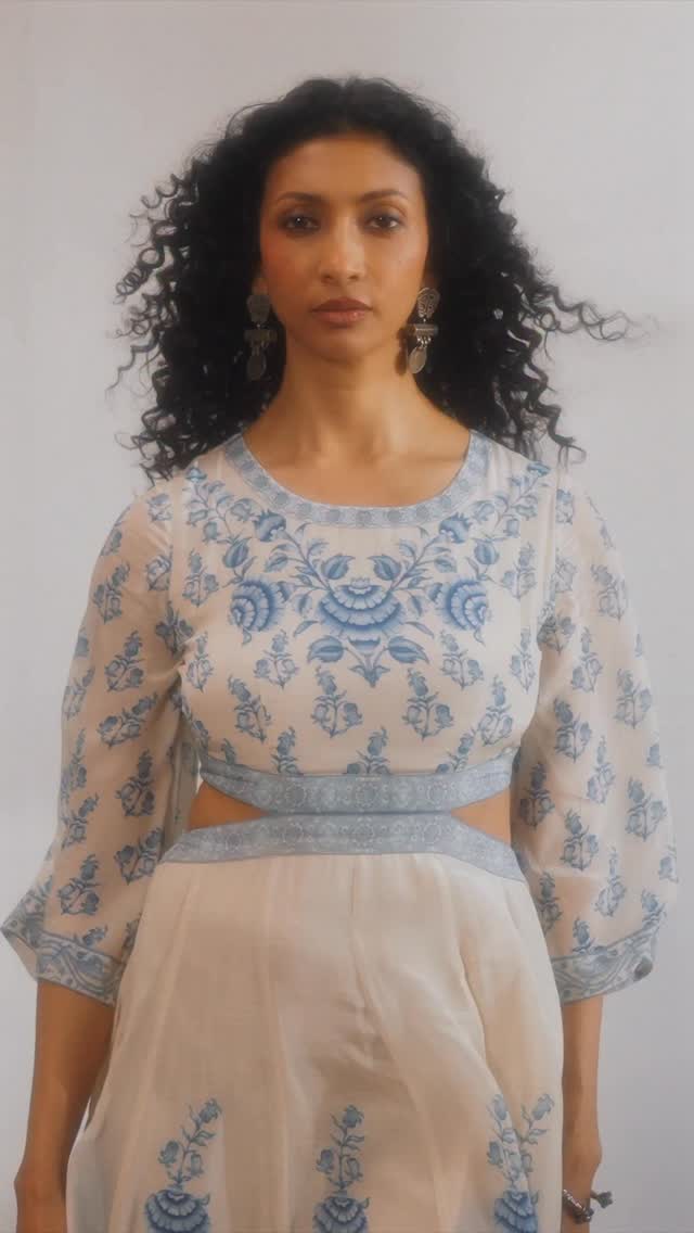 Defined by lightness, easy, airy, and layered. Signature prints, reimagined with a modern sensibility