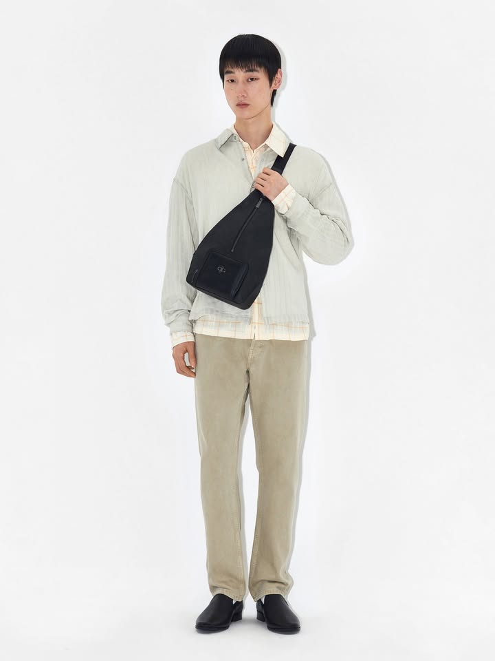 Chi c t i Icon Leather c ch t c t ch t li u da b d p v n cao c p v i phom d ng m m m i mang l ... C...