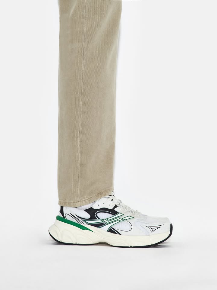 B t ph chu n m c c ng sneaker Novo Cyclone c b t tay y ng u h ng gi a s i m i, thi t k v hi u n ng B t ph chu n m ...