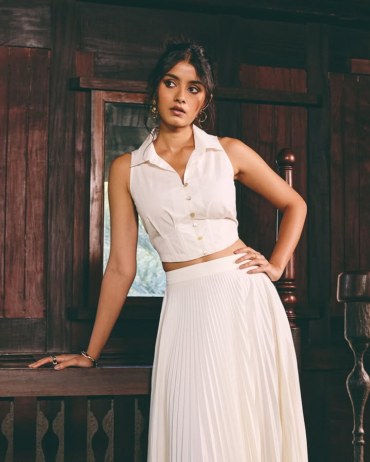 Lines of shadow and light illuminate the clean lines of this white co ord silhouette, designed for the summer