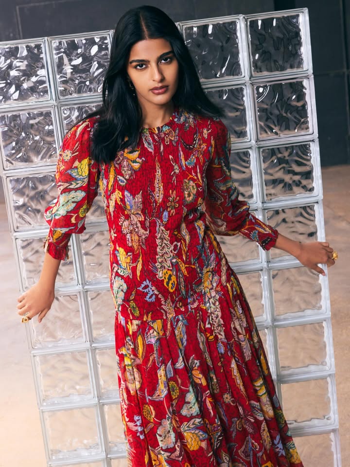 Florals, reimagined in motion. Lightweight, fluid and endlessly wearable