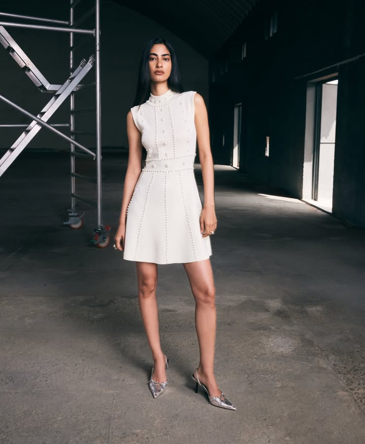 Chase is the modern party dress. A little polished, a little playful made for evenings that turn into plans