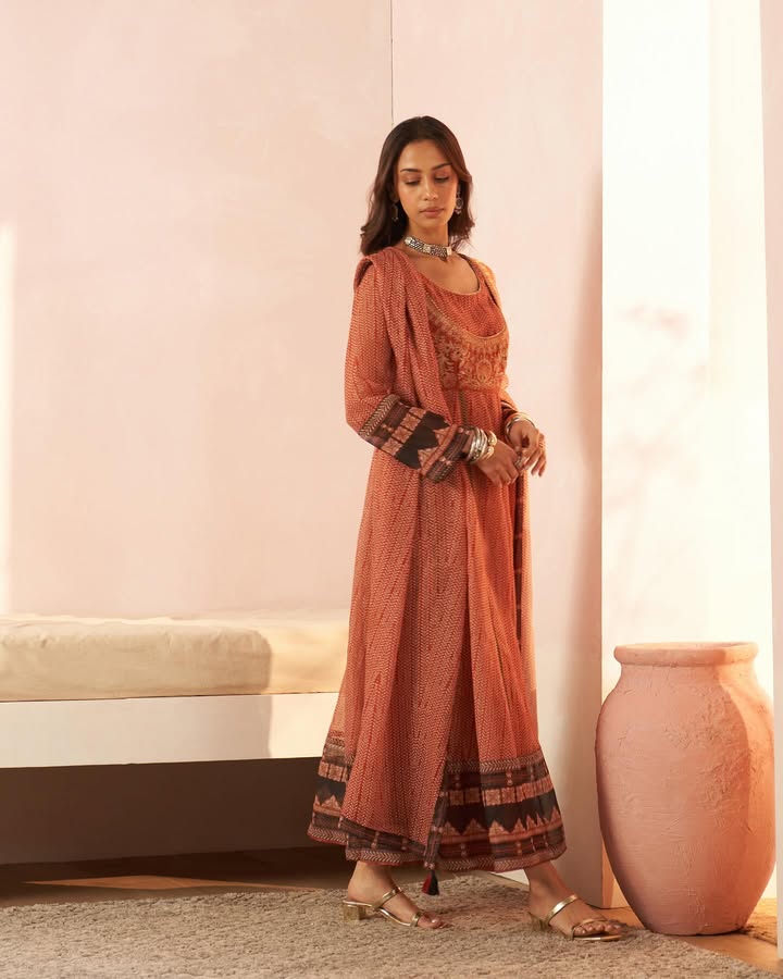 Where rustic hues meet the poetry of Kota Doria this Jharna suit set is made for summer occasions