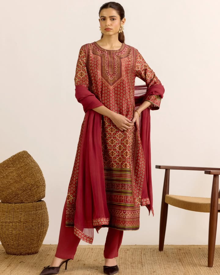 A refined balance of print, texture, and silhouette. This artisanal suit set moves seamlessly across moments