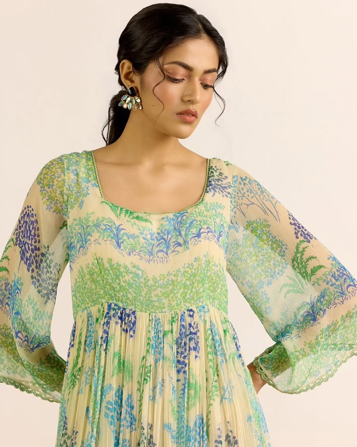 Effortless summer style in a relaxed dress. AarkeSS26 AarkeNewCollection