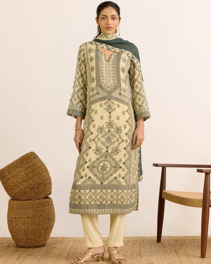 Soft printed Chanderi meets a relaxed straight fit