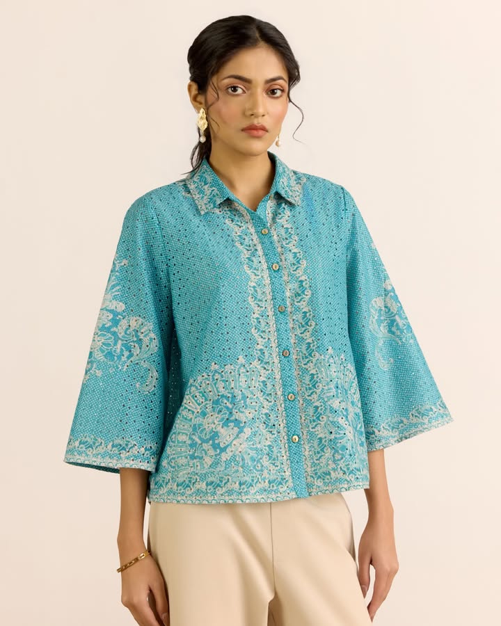 The Larisa Shirt from the AARK SS26 collection is all about clean silhouettes, bold colour and effortless styling A vers...