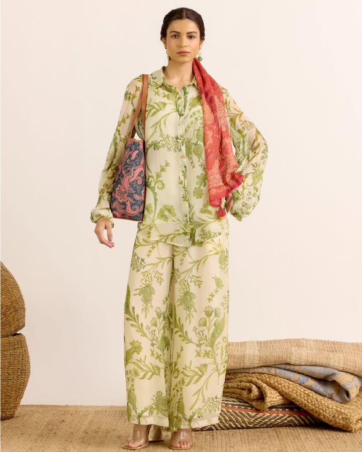 The Junie Co ord Set from the AARK SS26 collection is designed for days that call for comfort, ease and effortless dressin...