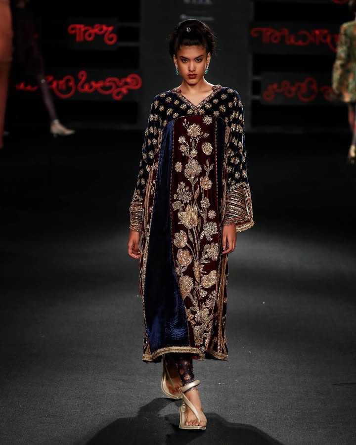 Botanical motifs are delicately embroidered with zardozi across this velvet kalidar, coming to rest on sleeves fringed with ...