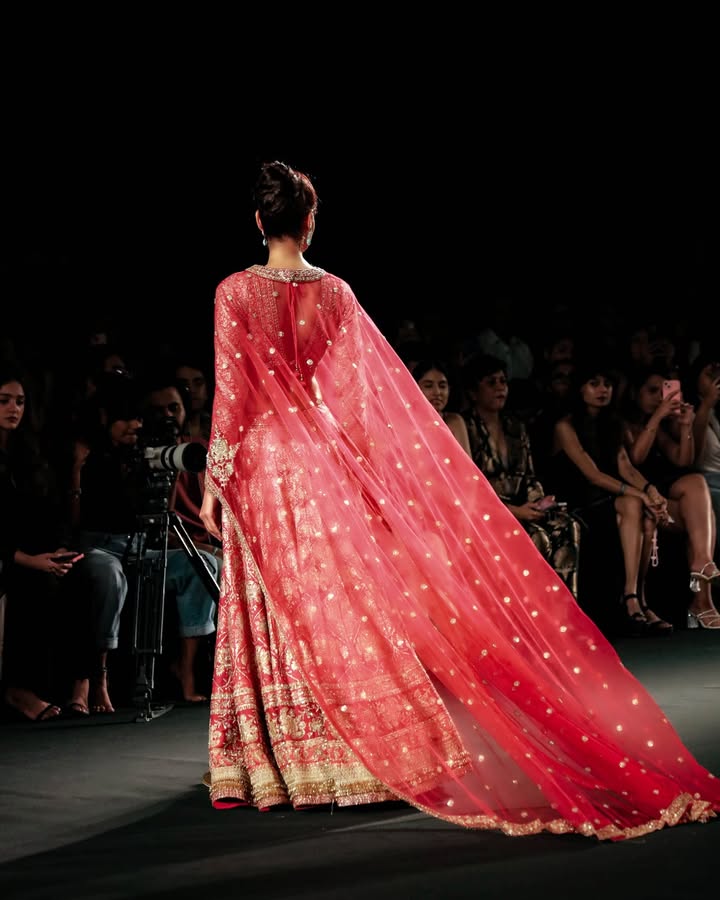 Chintz floral motifs flow along this silhouette, in a contemporary reinterpretation of Mughal architectural patterns