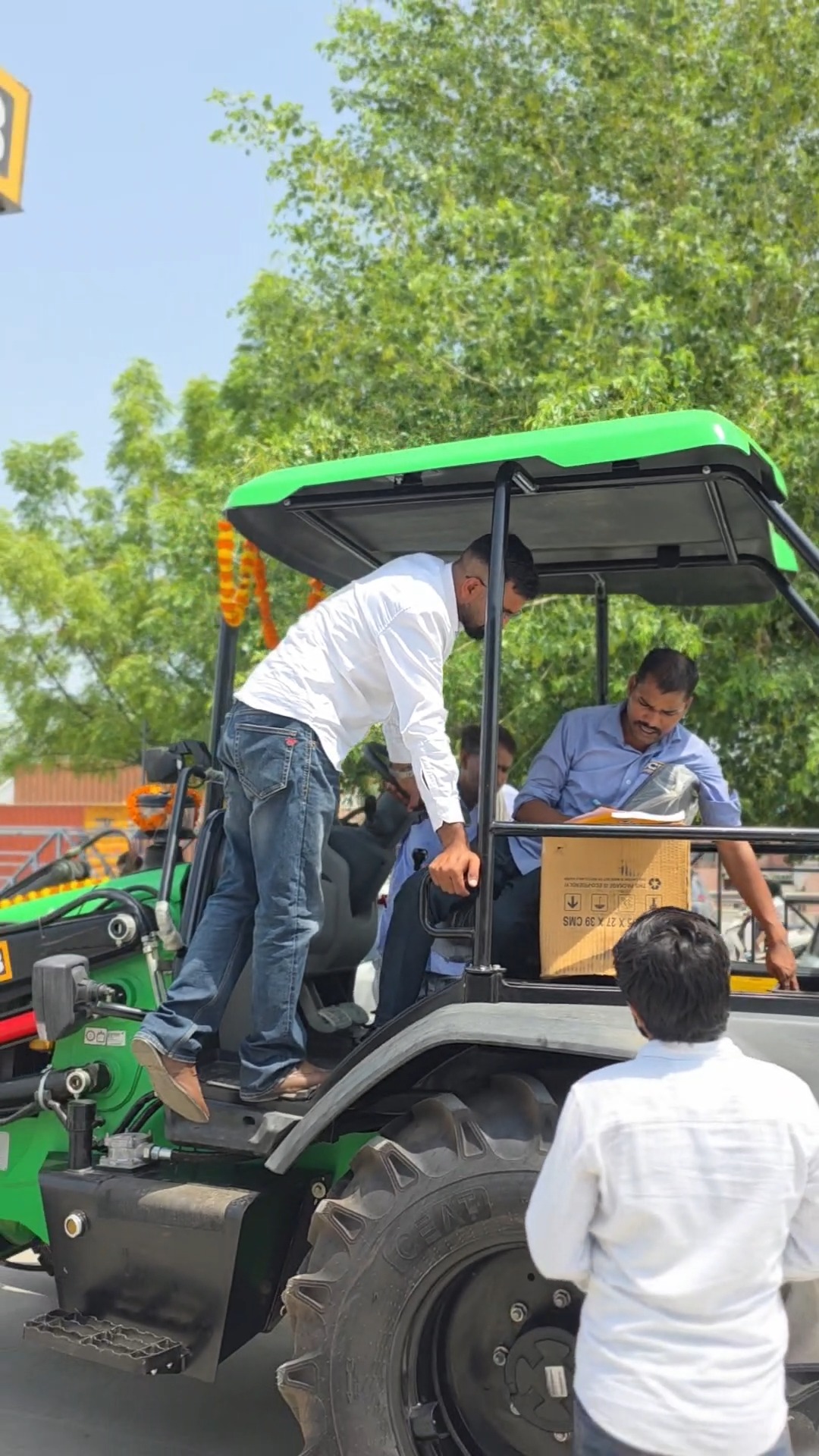  JCB, Agrimax ...