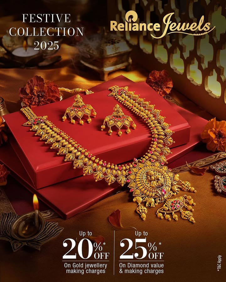 Inspired by Lakshmi, the goddess of abundance, this necklace set embodies her grace and blessings