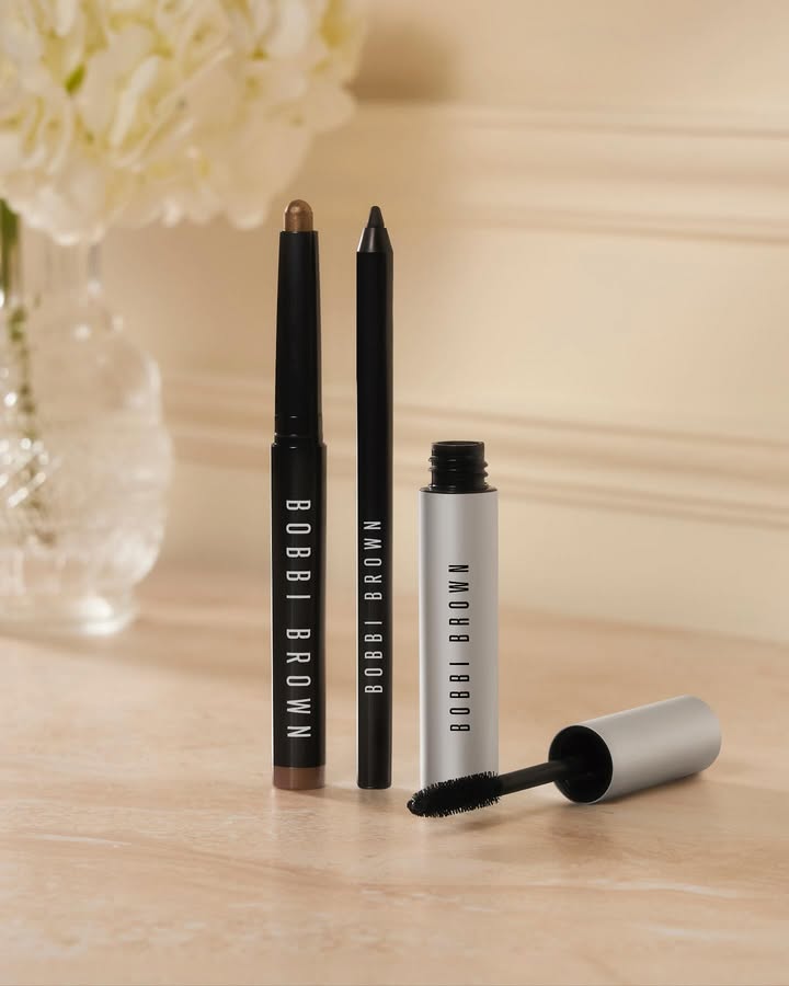 Sleek. Sharp. Expressive. Thats what your eyes should say on your big day as you walk the aisle as a bride